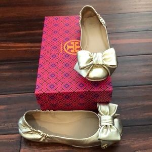 EUC Spark Gold Tory Burch Bow Driver Ballet Flats